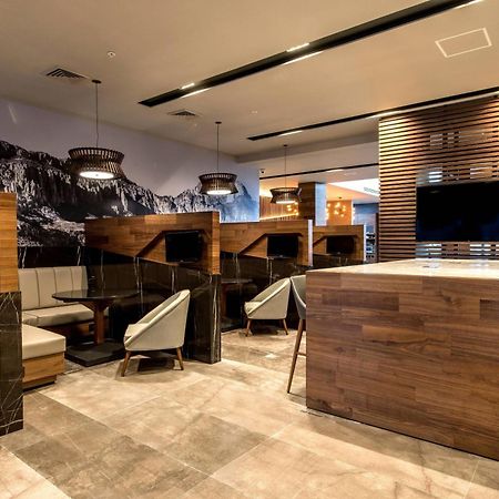 Courtyard By Marriott San Luis Potosi, Los Lagos Екстериор снимка