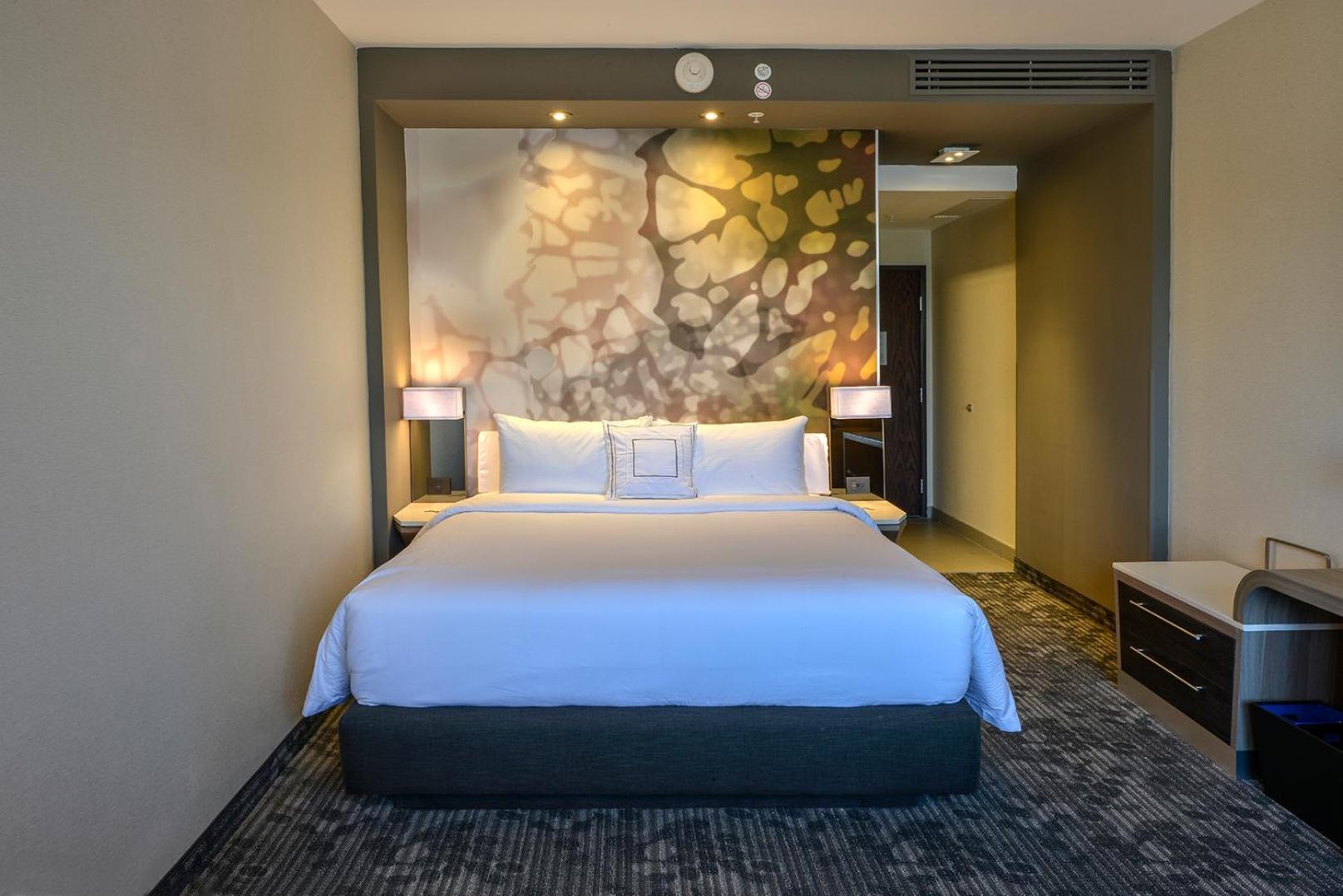 Courtyard By Marriott San Luis Potosi, Los Lagos Екстериор снимка