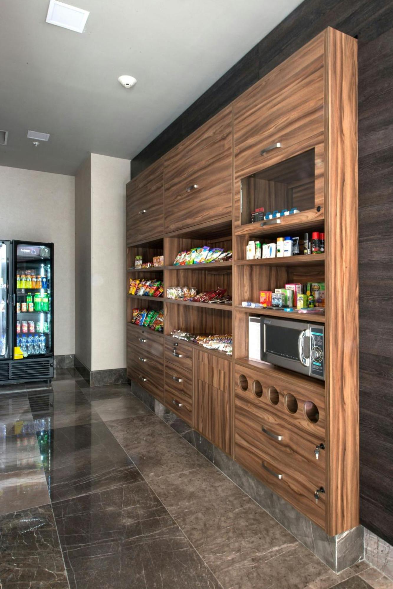 Courtyard By Marriott San Luis Potosi, Los Lagos Екстериор снимка