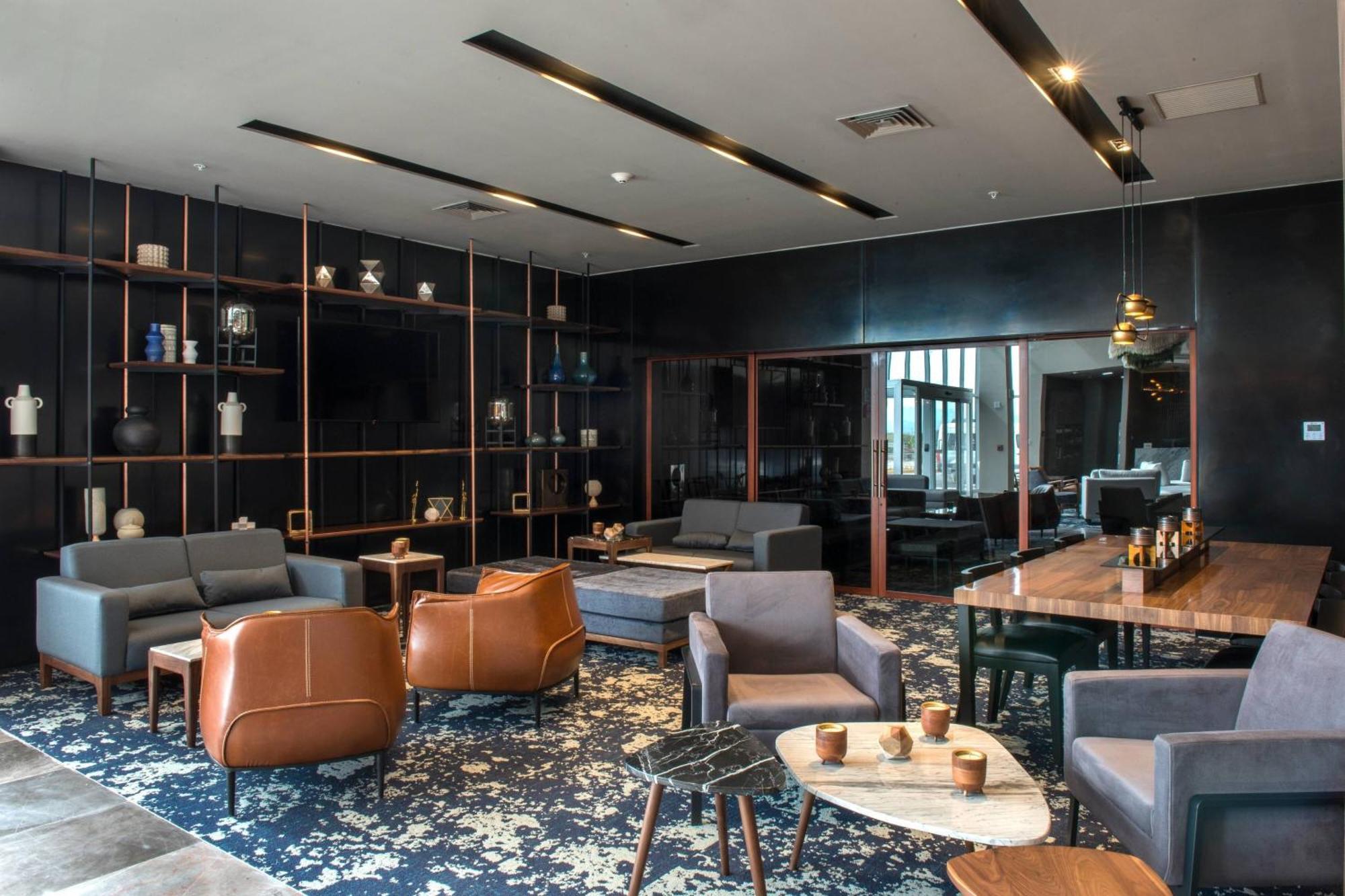 Courtyard By Marriott San Luis Potosi, Los Lagos Екстериор снимка