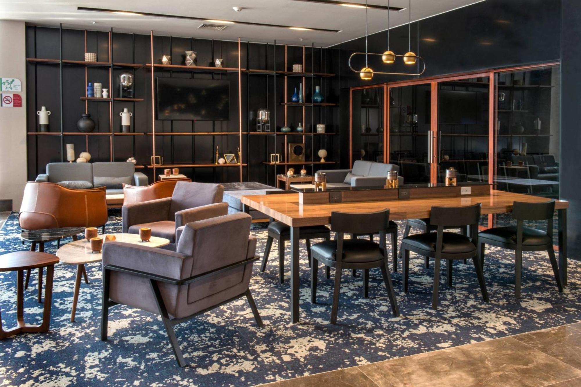 Courtyard By Marriott San Luis Potosi, Los Lagos Екстериор снимка