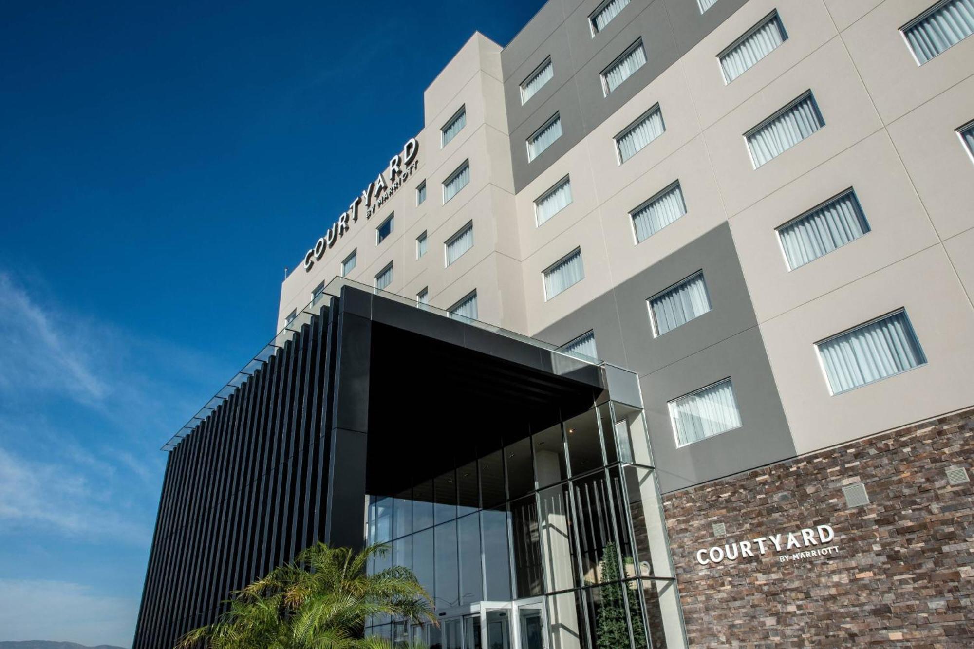 Courtyard By Marriott San Luis Potosi, Los Lagos Екстериор снимка